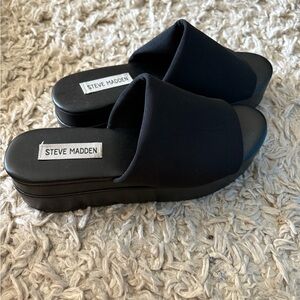 Steve Madden Black Platform Slides